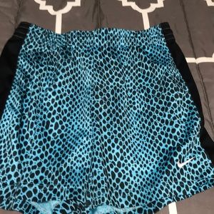 Women’s nine shorts small